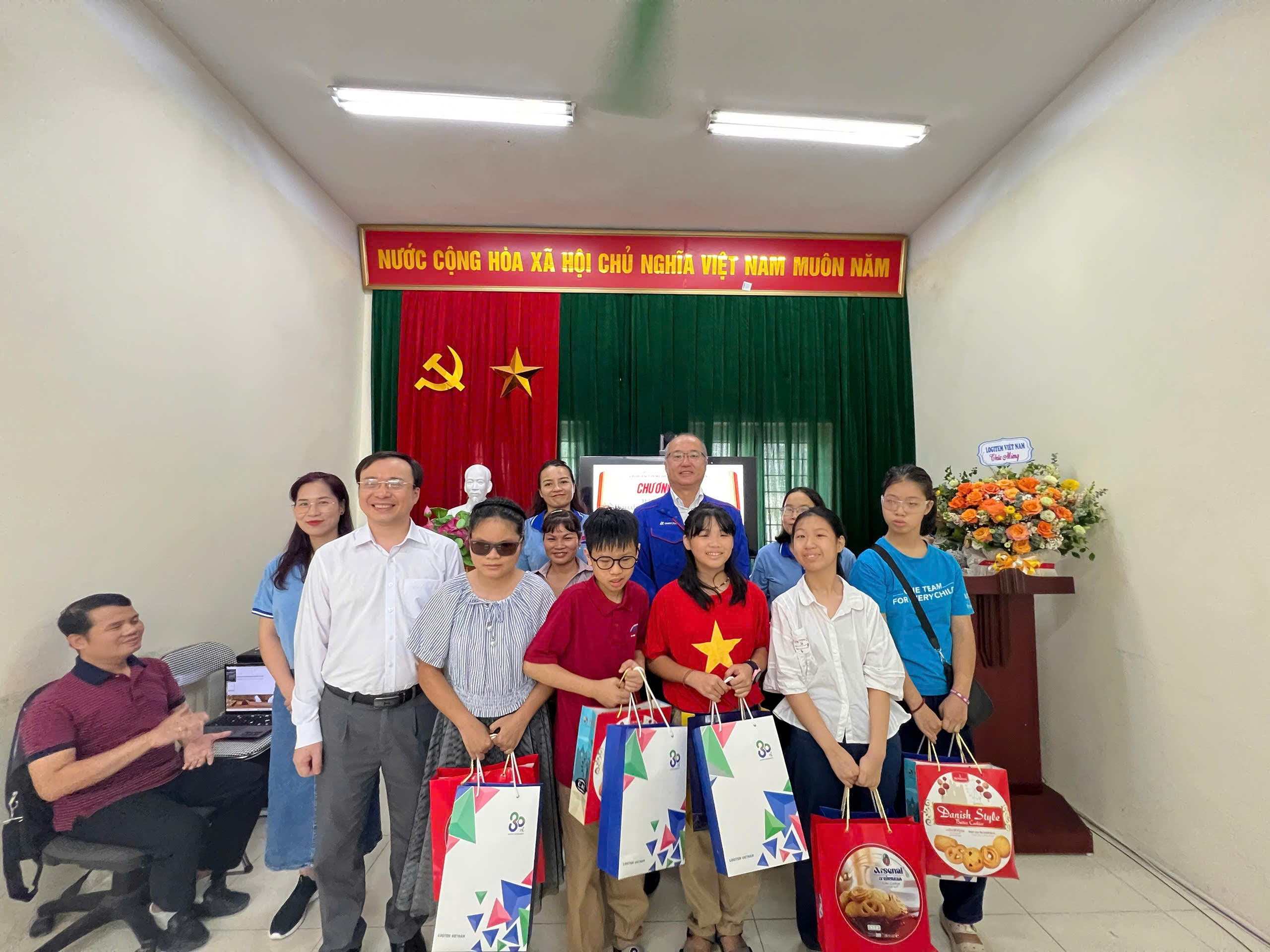 Chi hội người mù Thanh Xuân và Tập đoàn Logitem Việt Nam đồng hành cùng người khiếm thị