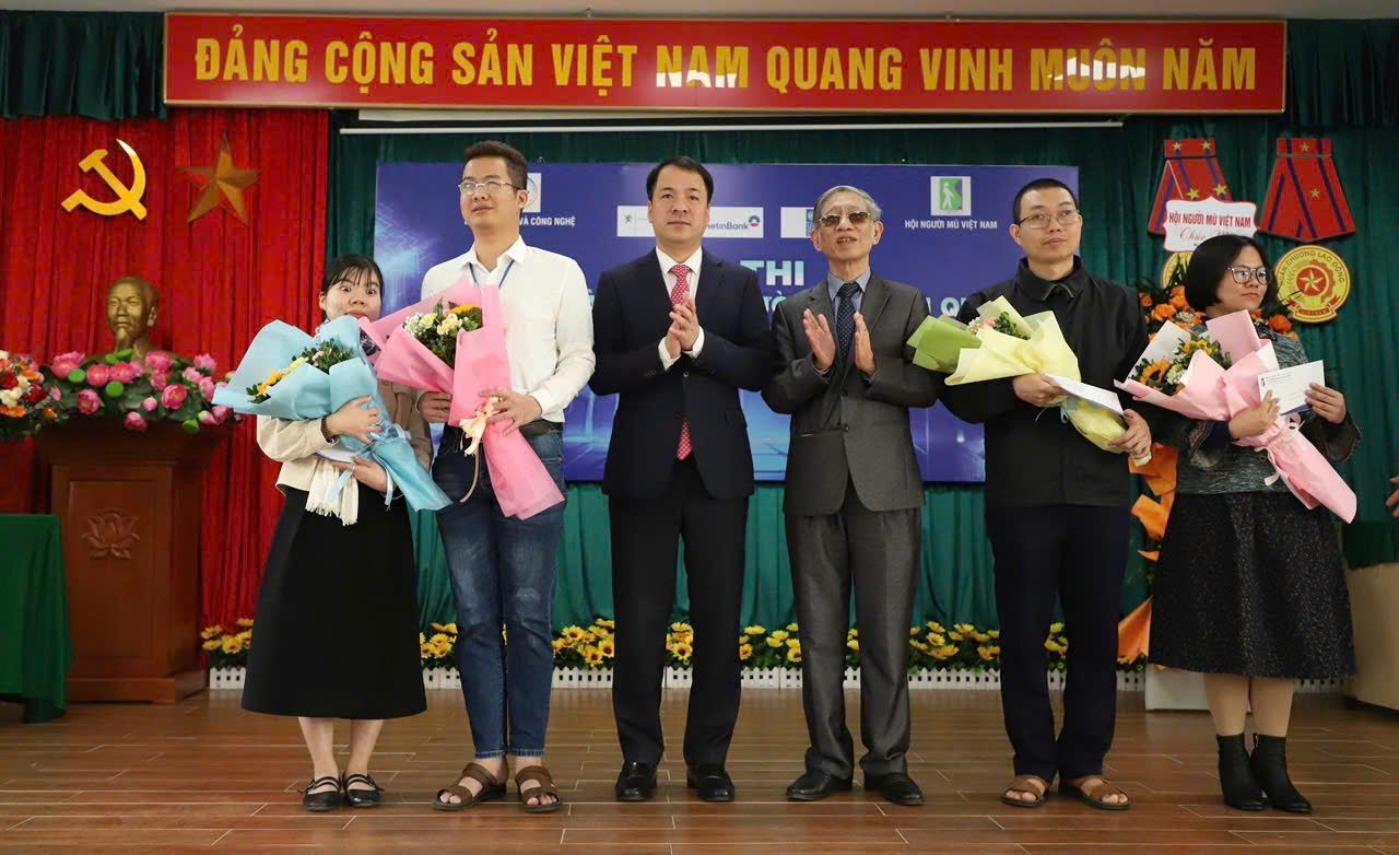 Hình ảnh: Tổng kết và trao giải Hội thi tin học dành cho người mù toàn quốc lần thứ III