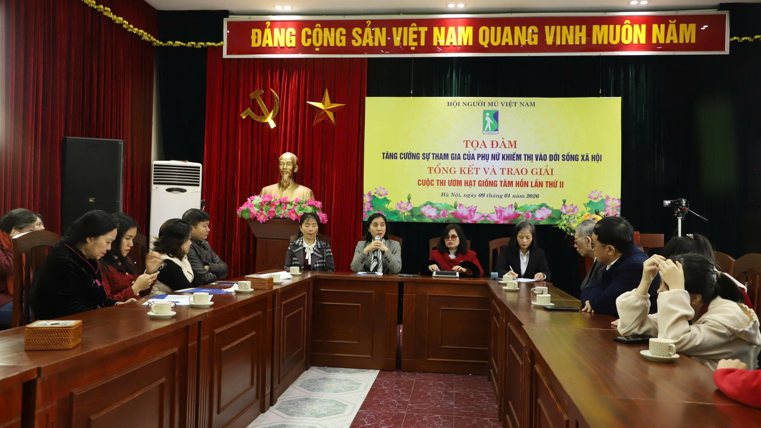 Hình ảnh: Tọa đàm “Tăng cường sự tham gia của phụ nữ khiếm thị vào đời sống xã hội” và tổng kết, trao giải Cuộc thi “Ươm hạt giống tâm hồn” lần thứ II