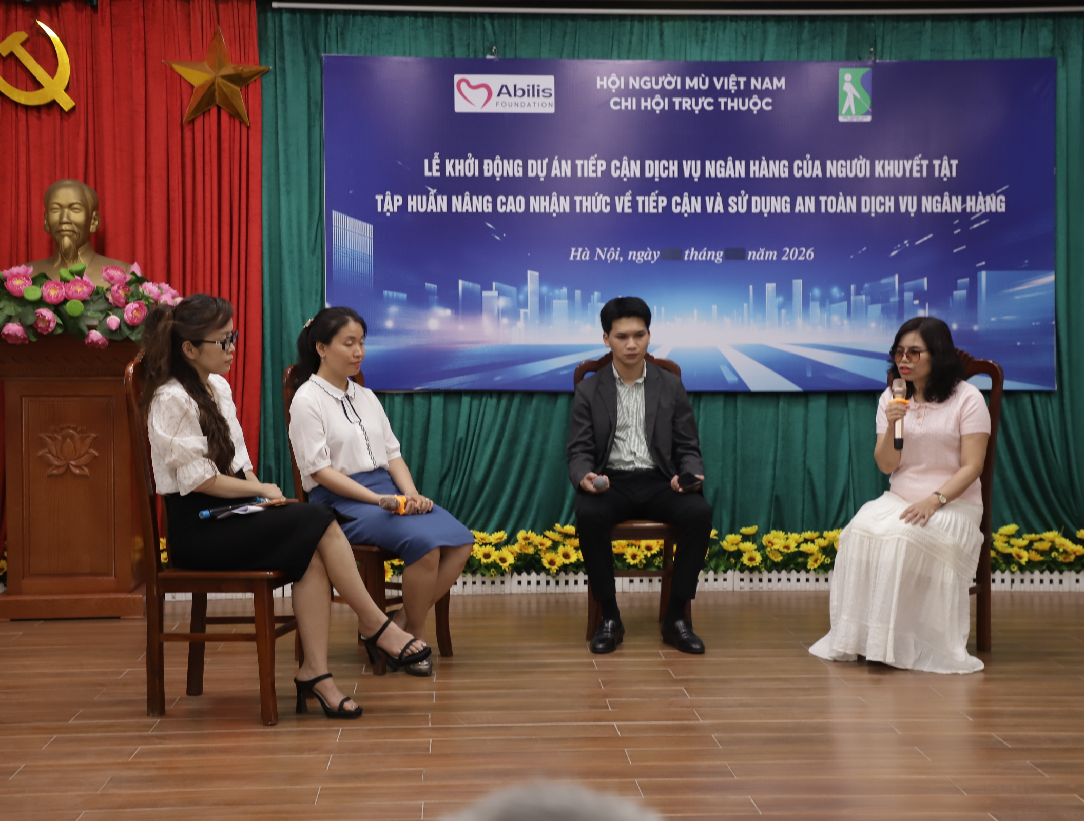 Hình ảnh: Chung tay xây dựng hệ thống ngân hàng bao trùm, dễ tiếp cận cho người khuyết tật